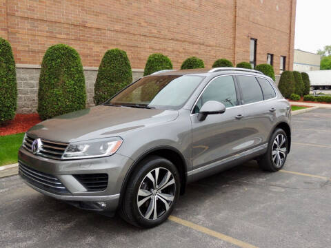 2017 Volkswagen Touareg for sale at R & I Auto in Lake Bluff IL
