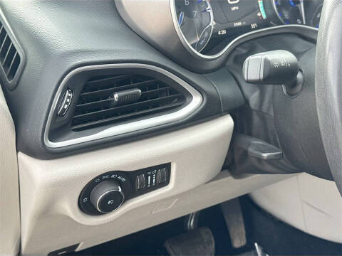 2022 Chrysler Pacifica Touring L