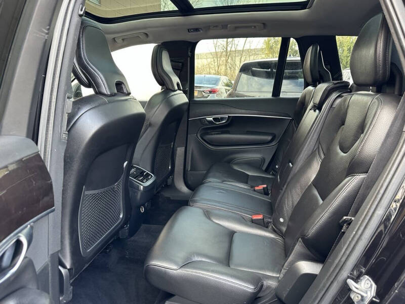 2019 Volvo XC90 T6 Momentum
