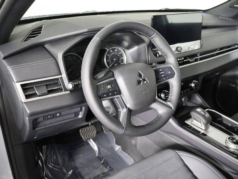 2026 Mitsubishi Outlander LE