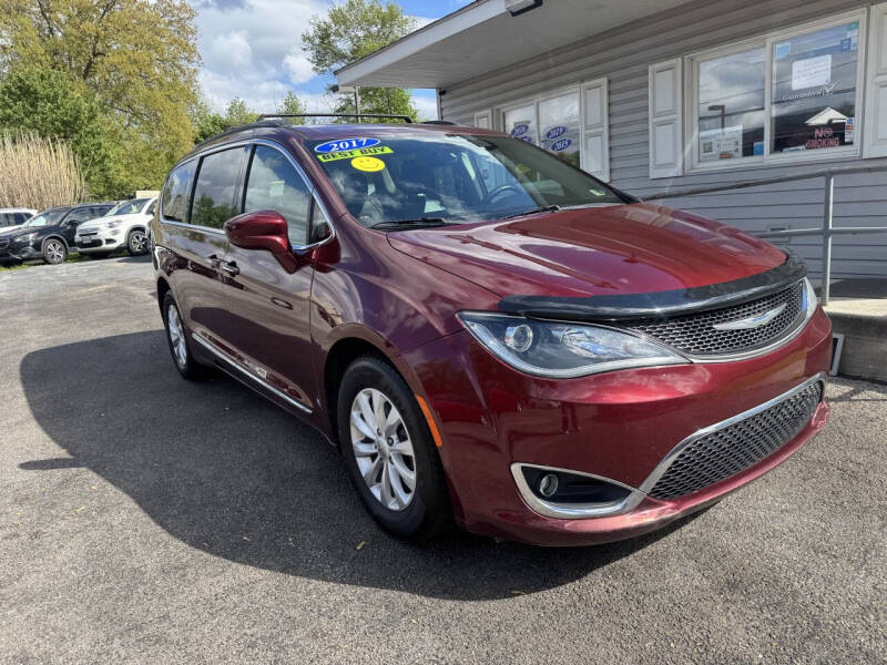 2017 Chrysler Pacifica Touring-L