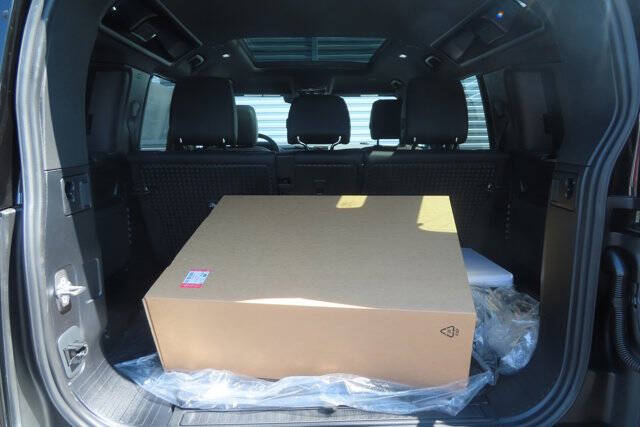2024 Land Rover Defender 110 P300 S