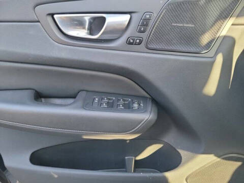 2023 Volvo XC60 B5 Ultimate Bright Theme