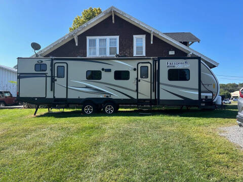 2017 Coachmen RV Freedom Express Liberty Editio