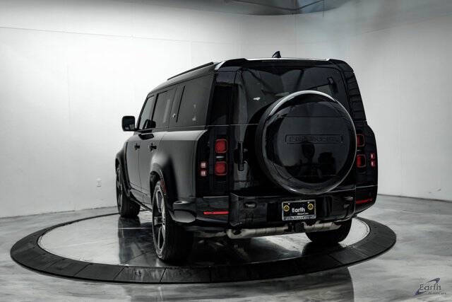 2024 Land Rover Defender 130 P400 X-Dynamic SE