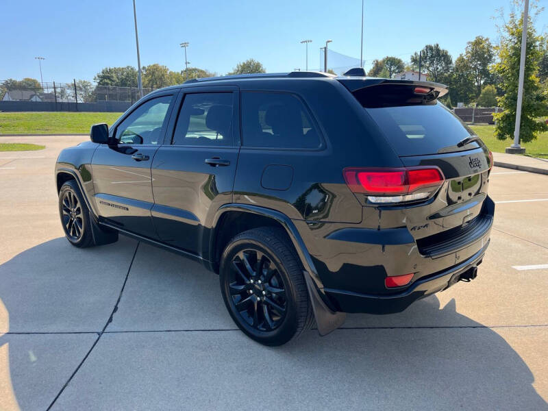 2020 Jeep Grand Cherokee Altitude photo 4