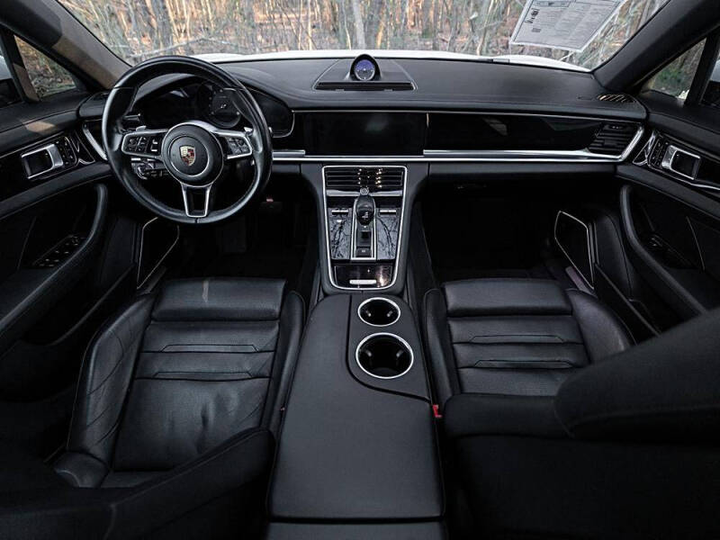 2017 Porsche Panamera 4