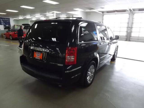 2010 Chrysler Town and Country Limited