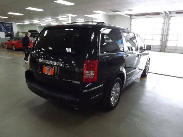 2010 Chrysler Town and Country Limited