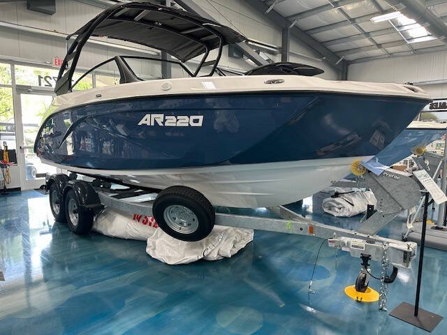 2025 Yamaha AR220