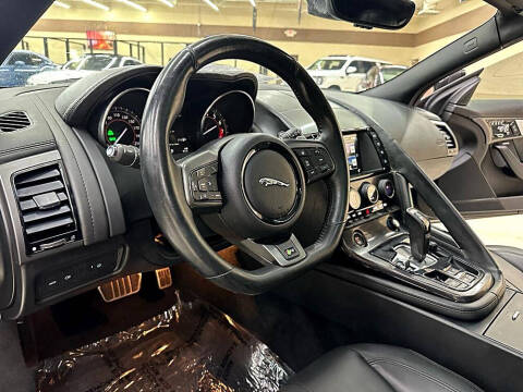 2016 Jaguar F-TYPE R