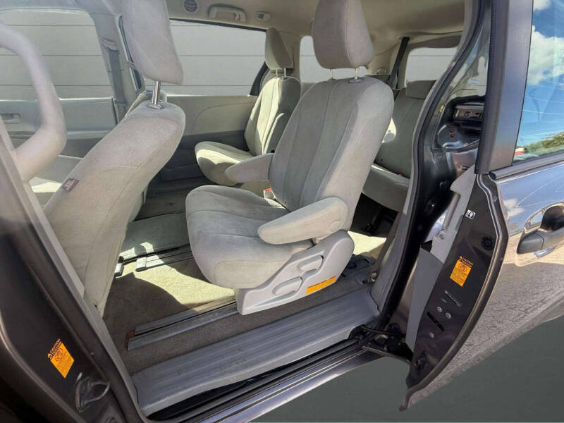 2013 Toyota Sienna L 7-Passenger