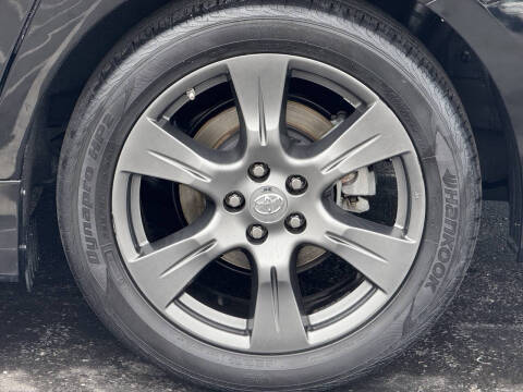 2017 Toyota Sienna SE 8-Passenger