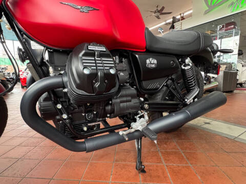 2024 Moto Guzzi V7 Stone