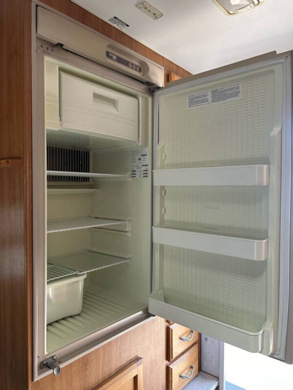 2005 Lance CAMPER 920