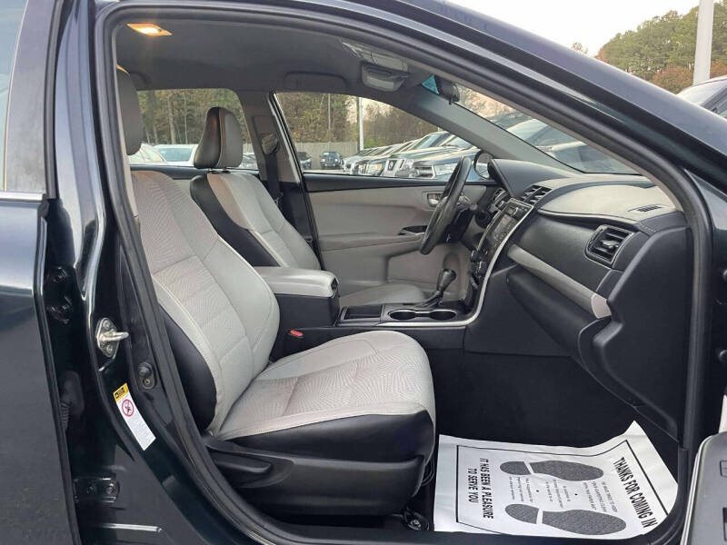 2017 Toyota Camry SE