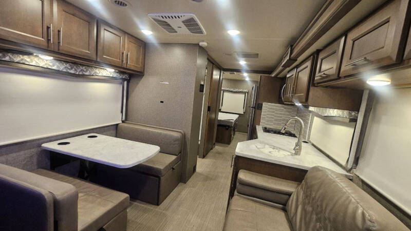 2021 Thor Motor Coach Magnitude