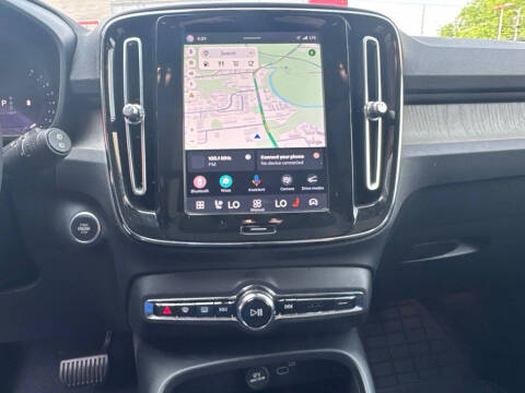 2023 Volvo XC40 B5 Plus Bright Theme