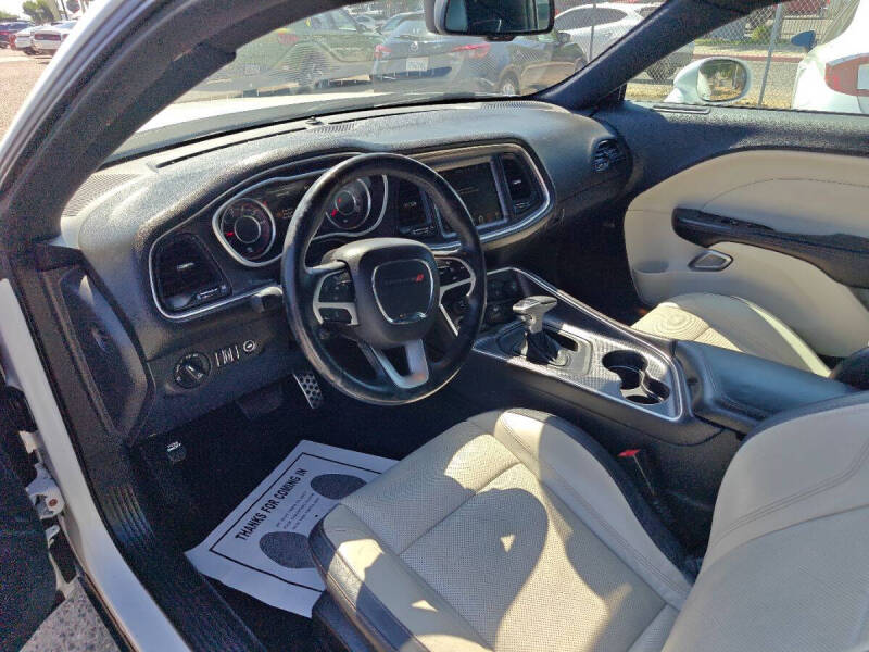 2016 Dodge Challenger SXT Plus