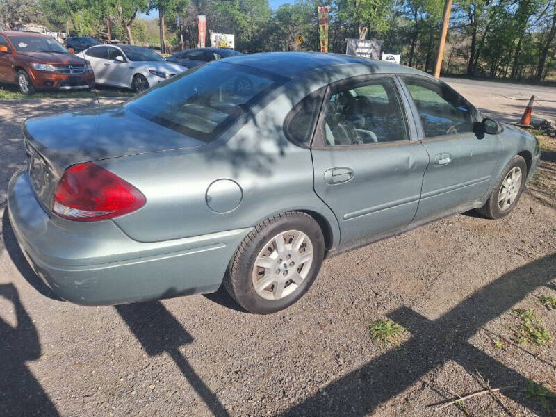 2005 Ford Taurus SE