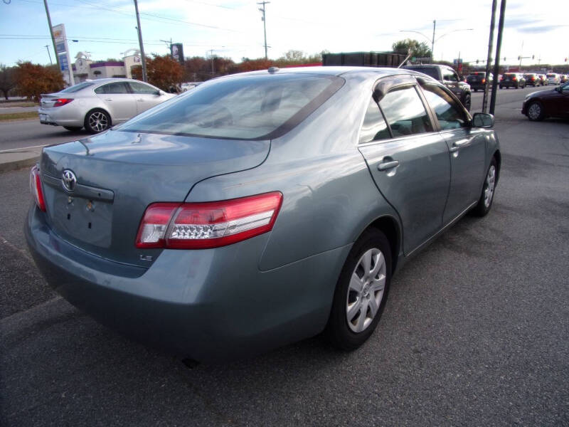 2010 Toyota Camry LE photo 6