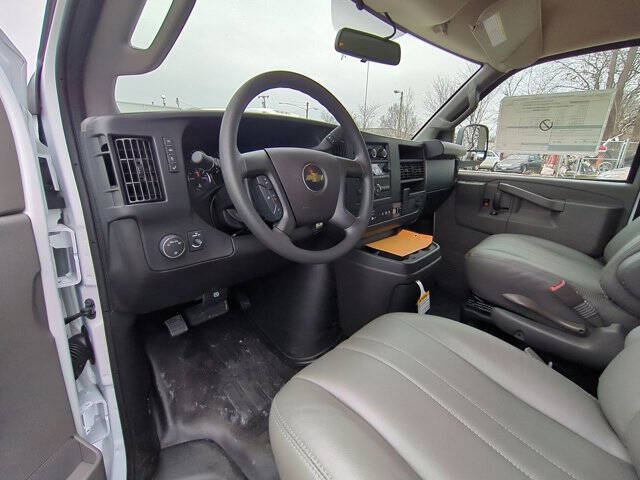 2025 Chevrolet Express 2500