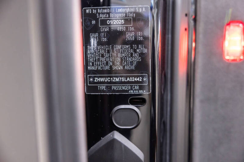 2025 Lamborghini Revuelto