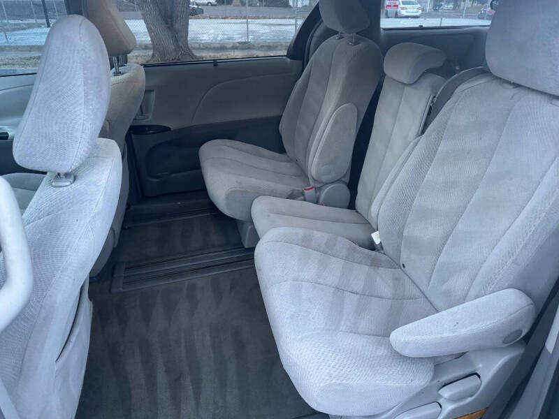 Image 8 of 2011 Toyota Sienna LE 7-Passenger Auto Access Seat