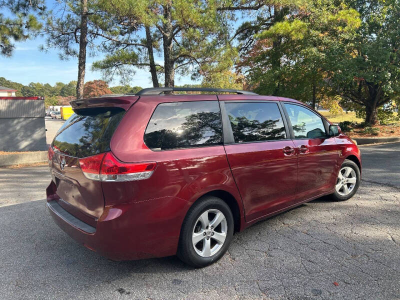 2011 Toyota Sienna LE 7-Passenger Auto Access Seat