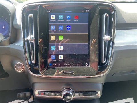 2025 Volvo XC40 B5 Core Bright Theme