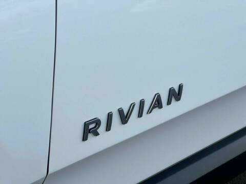 2025 Rivian R1S