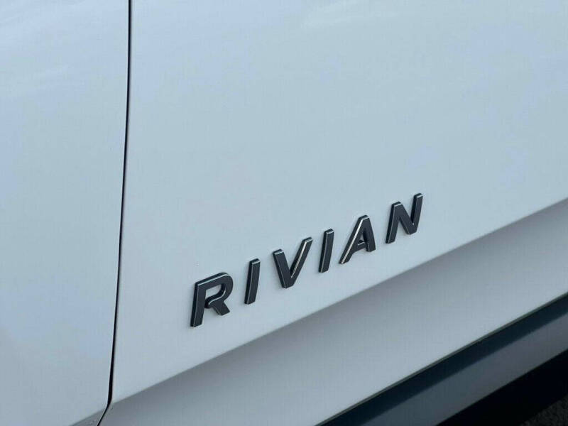 2025 Rivian R1S