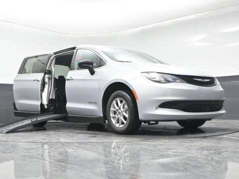 2024 Chrysler Voyager LX