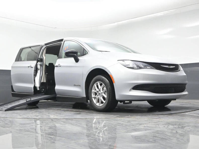 2024 Chrysler Voyager LX