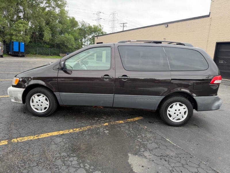 2003 Toyota Sienna LE