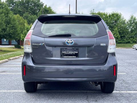 2016 Toyota Prius v Two