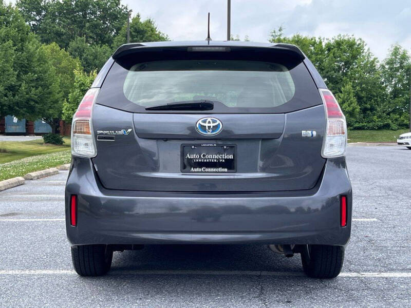 2016 Toyota Prius v Two