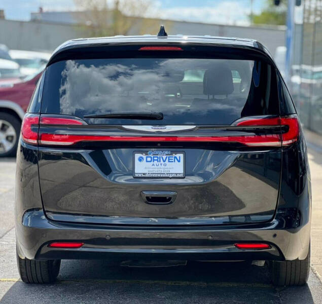 2023 Chrysler Pacifica Plug-In Hybrid Touring L