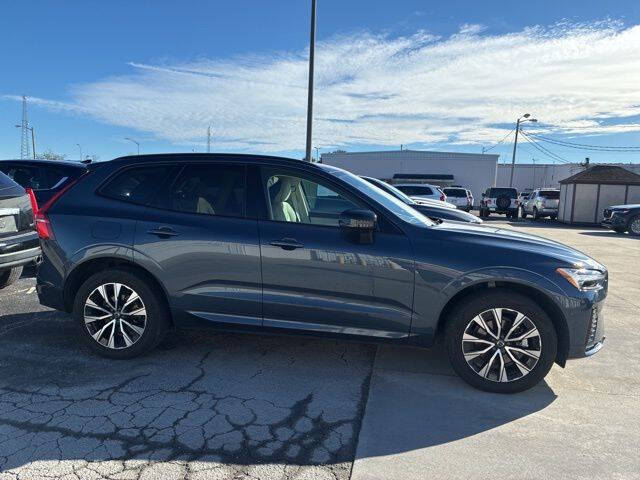 2024 Volvo XC60 B5 Plus Dark Theme