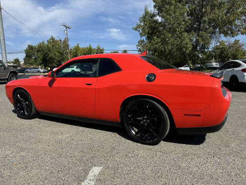 2017 Dodge Challenger SXT Plus