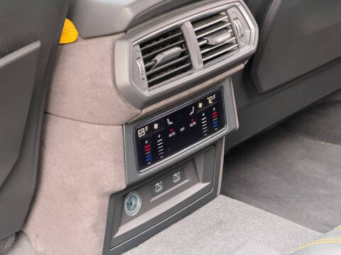 2025 Lamborghini Urus SE