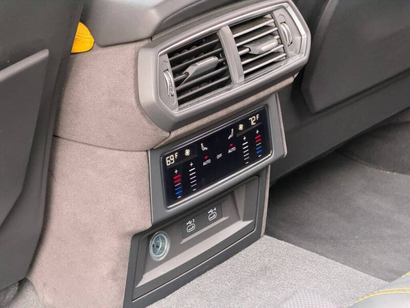 2025 Lamborghini Urus SE