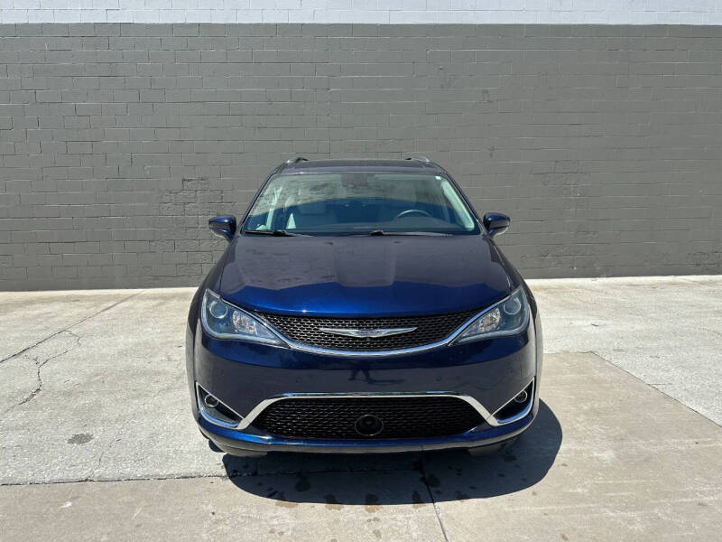 2017 Chrysler Pacifica Touring-L Plus