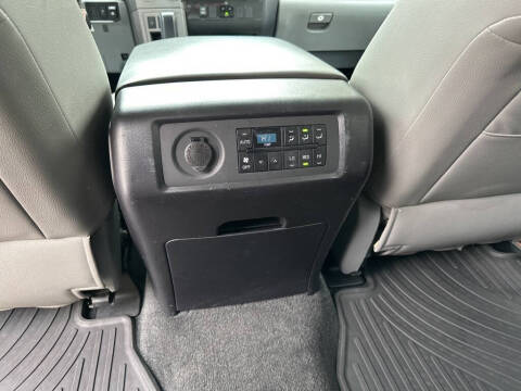 2016 Toyota Sequoia SR5