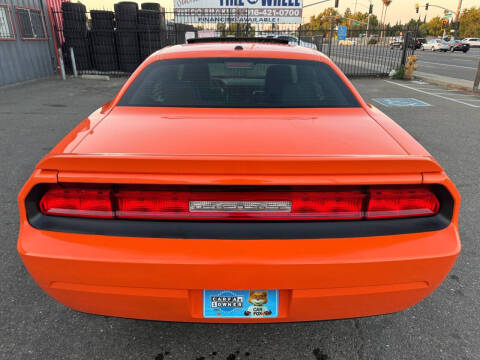2012 Dodge Challenger R/T Plus