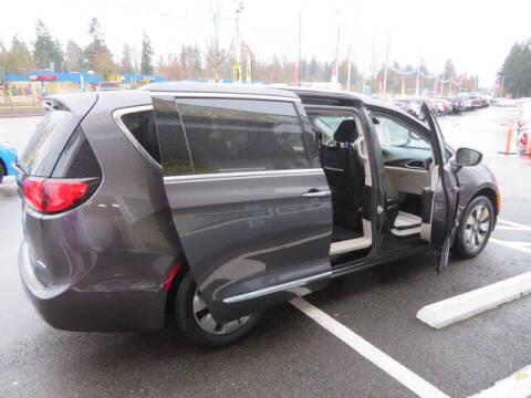 2018 Chrysler Pacifica Hybrid Limited