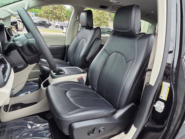 2024 Chrysler Pacifica Plug-In Hybrid Select