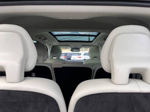 2023 Volvo XC90 Recharge T8 Ultimate Dark Theme