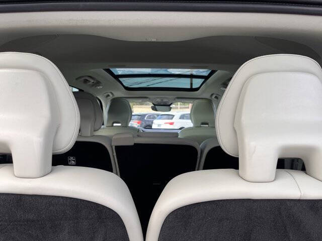 2023 Volvo XC90 Recharge T8 Ultimate Dark Theme