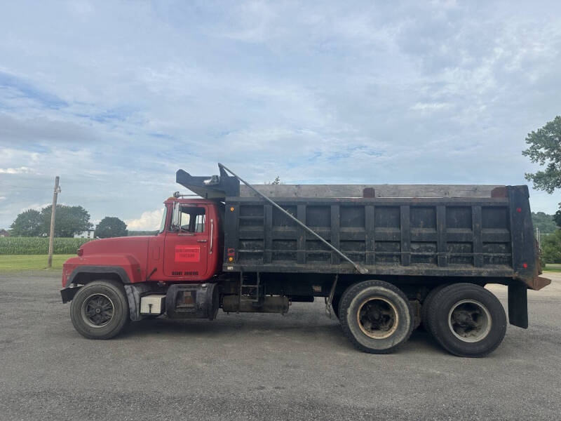 2002 Mack glider